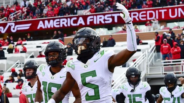 oregons-rise-oklahomas-fall-shake-up-week-10s-ap-top-25-rankings