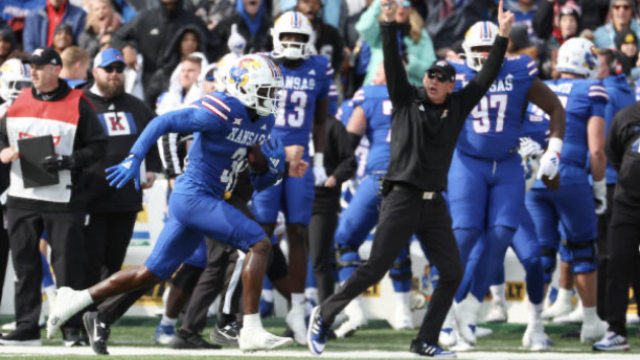 kansas-shakes-up-big-12-standings-beats-no-6-oklahoma-for-first-time-since-1997