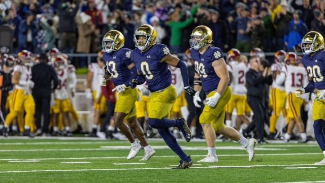 no-21-notre-dame-shines-on-defense-dominates-no-10-usc-48-20